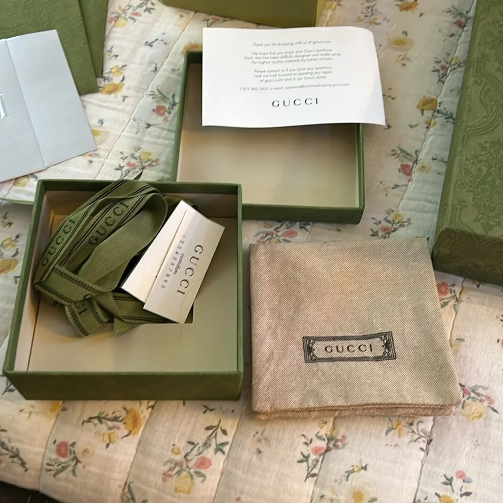 Boxes, ribbons, envelopes, paperwork - Picture 3 of 5